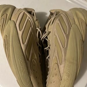 Tan, good used condition men's sneakers.